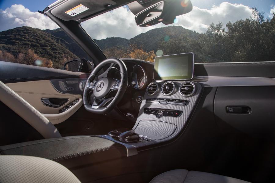 Интерьер Mercedes-AMG C43 4Matic Cabriolet 2016 года  (NA) (фото 19 из 25)